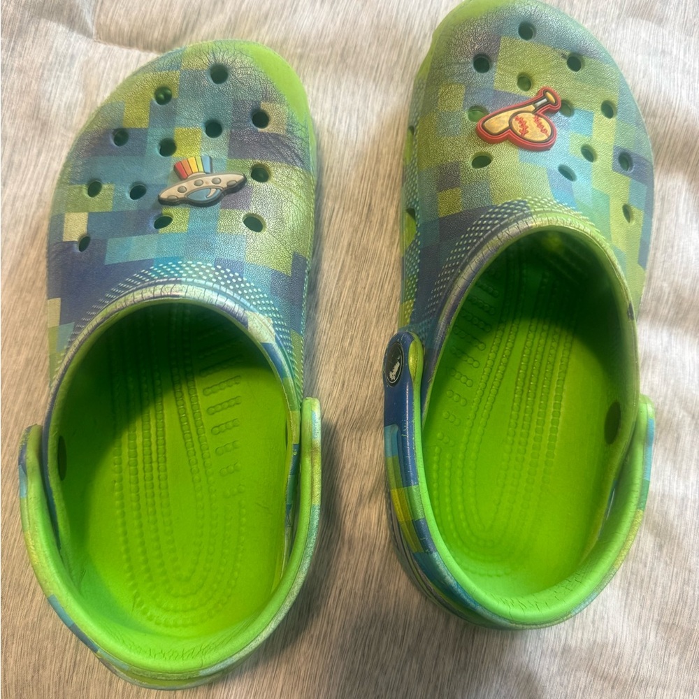 CROCS Kids Pixelated Green and Blue Water Shoes